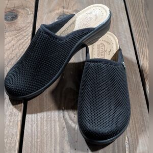 Fly Flot Black Mesh Mules with Leather Foot bed 6.5